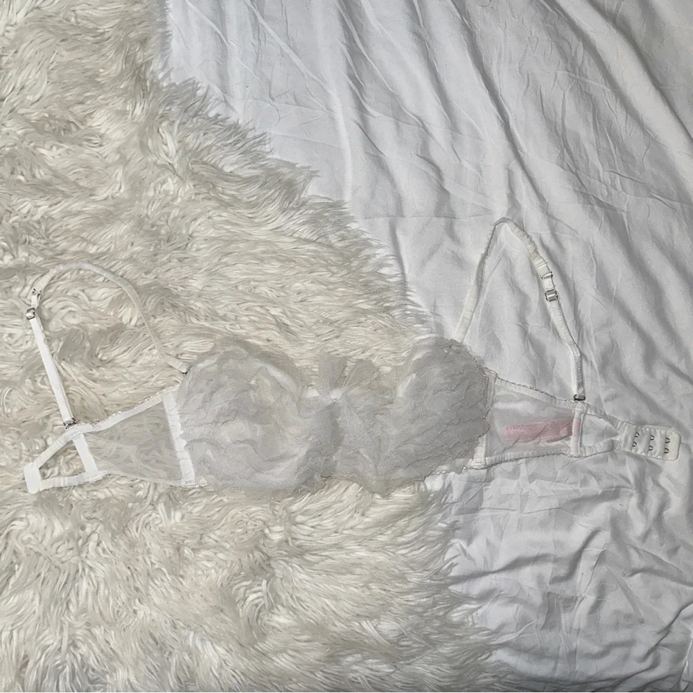 Victoria’s Secret | 2015 Ruffle Shimmer Strapless Convertible Unlined Bra 32D